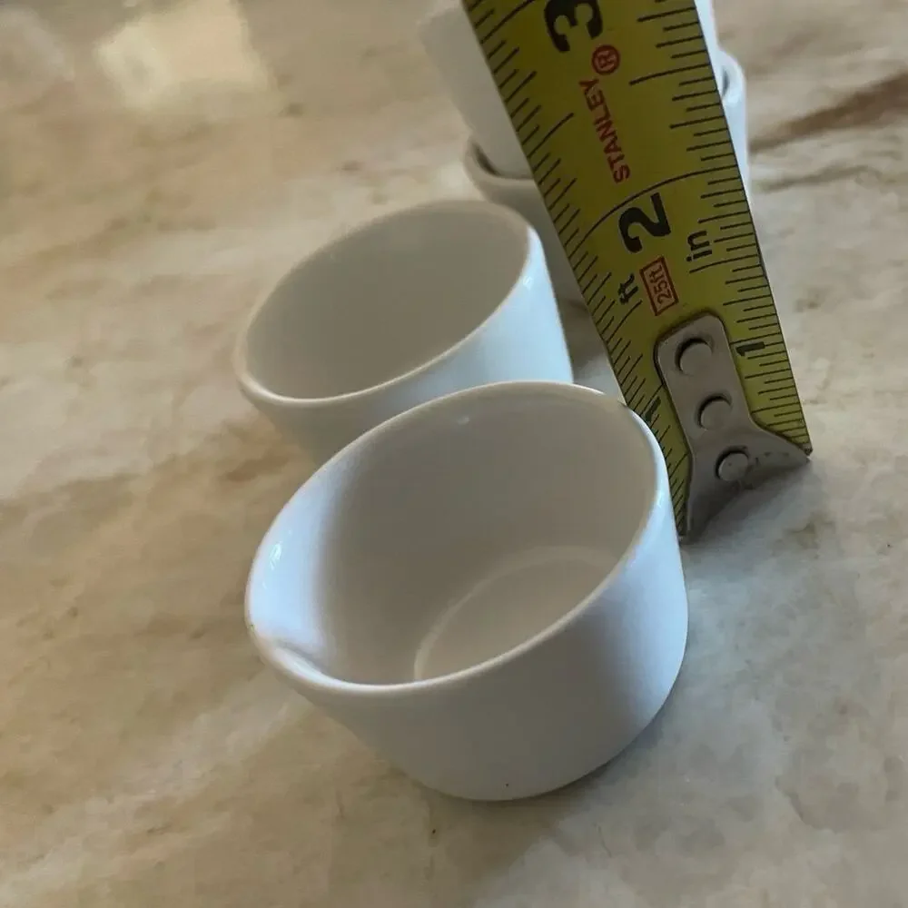 Small ceramic miniature dishes for condiments or sauces